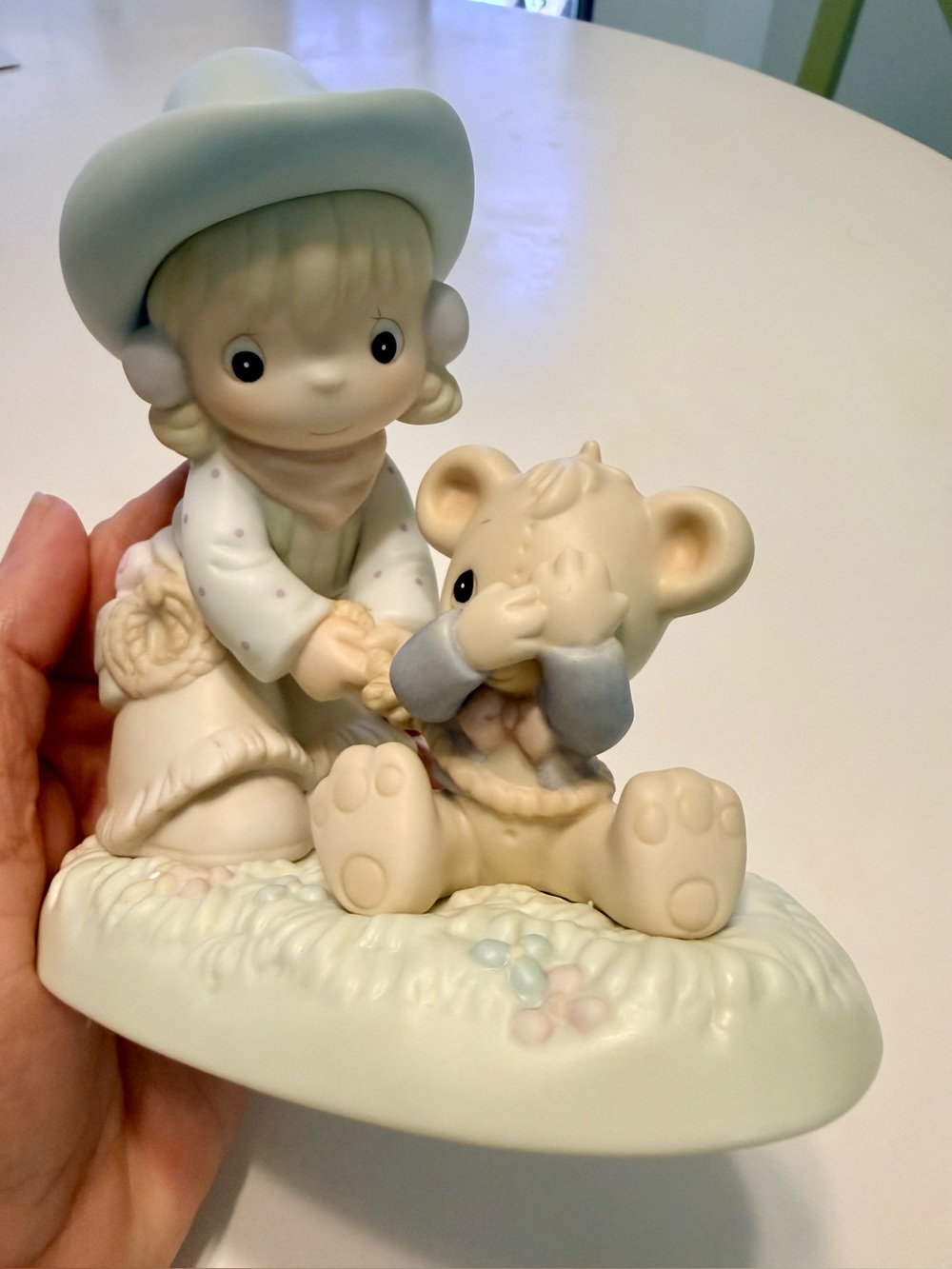 1994 precious moments, figuring "I CAN'T BEAR TO LET YOU GO". 532037